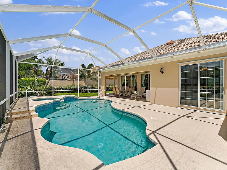 8485 SE Palm Hammock Ln — Photo 40