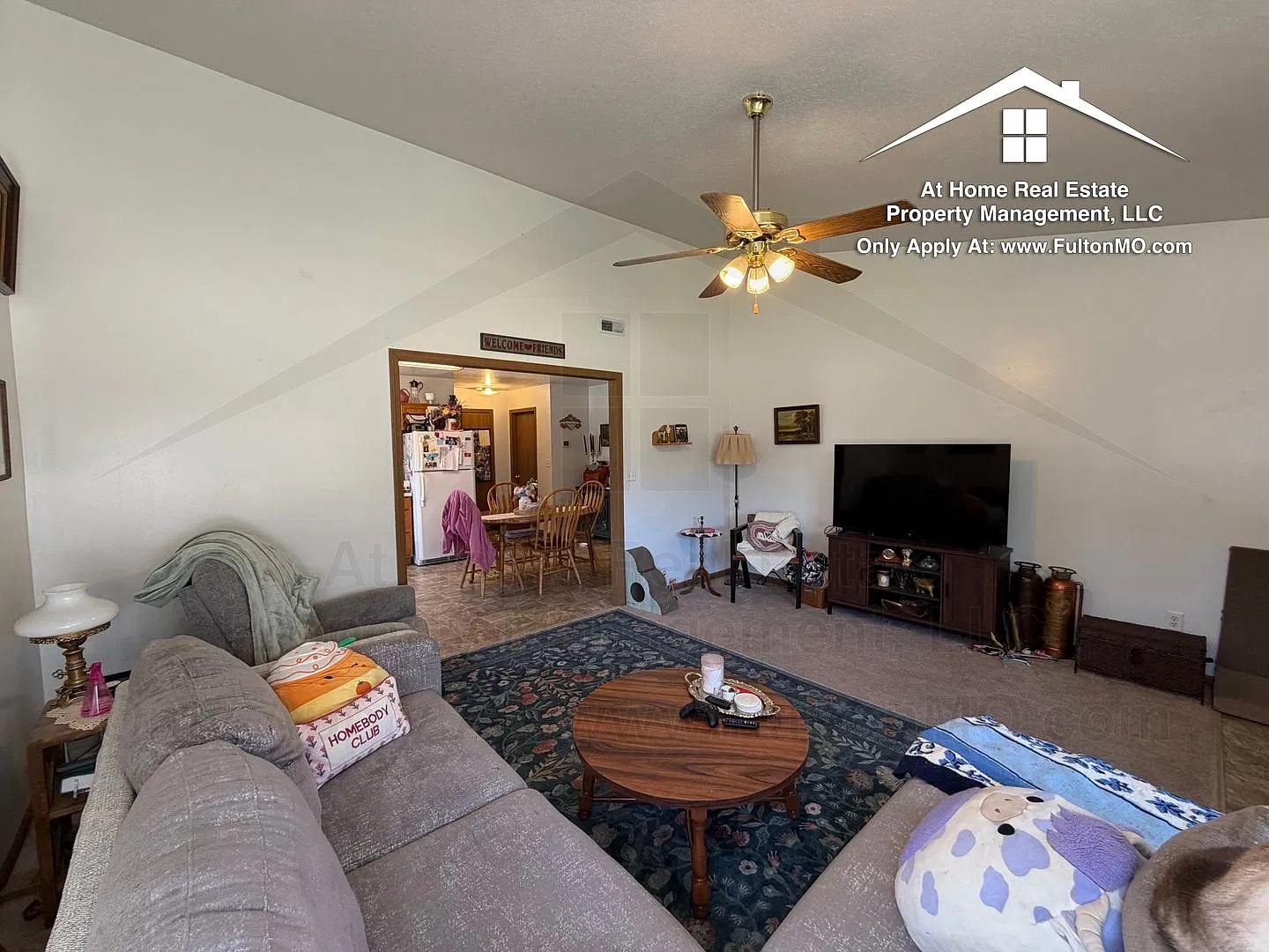 Gates Boulevard 26012603 Duplex — Photo 4