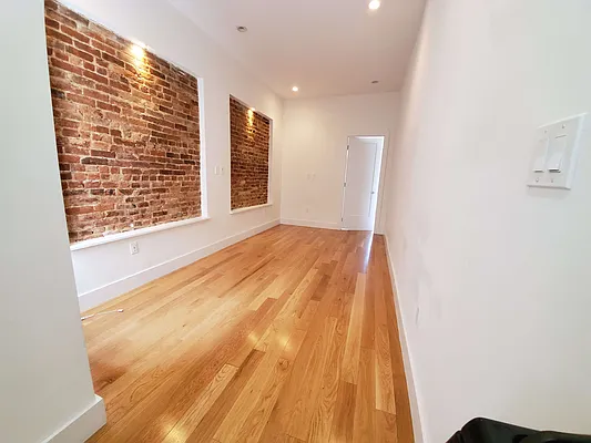 Rented by Evergreen Realty & Investments | media 2