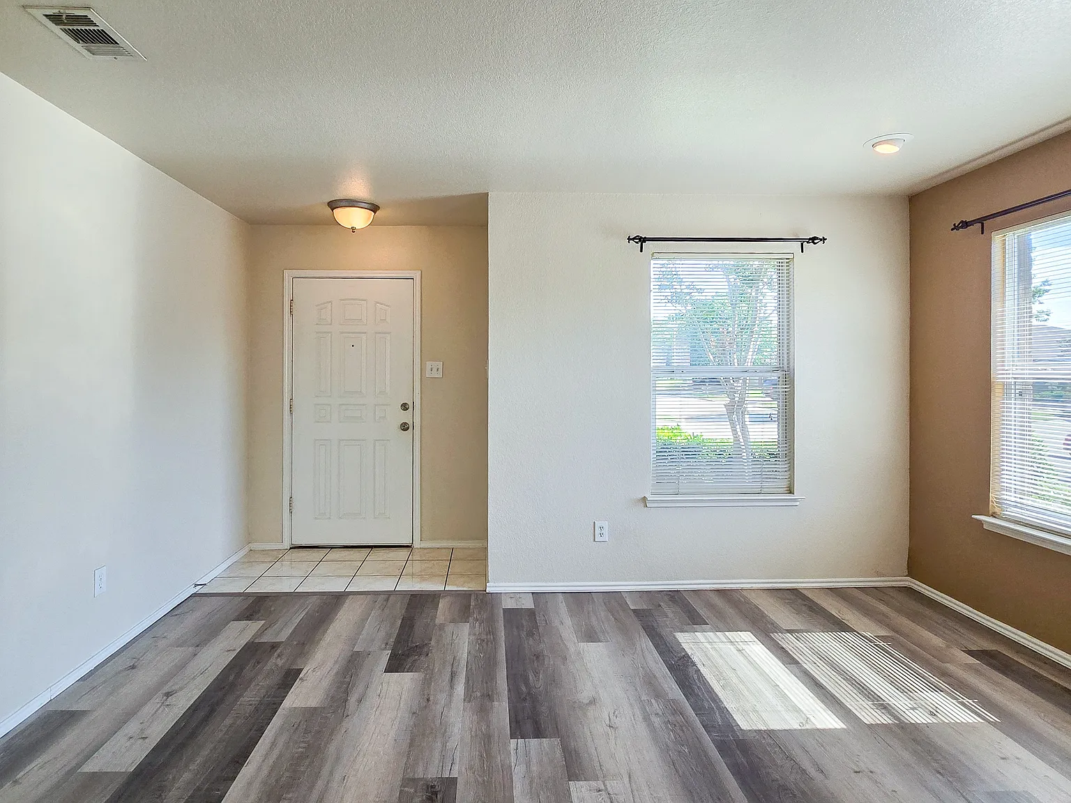 3 bed, 1793 sqft, $2,250 — Photo 2