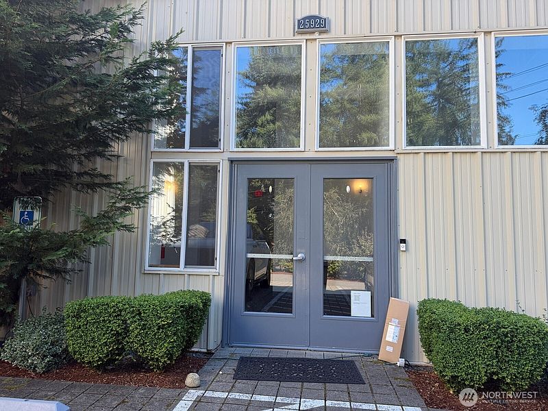 4th image of 25929 SE Issaquah Fall City Rd
