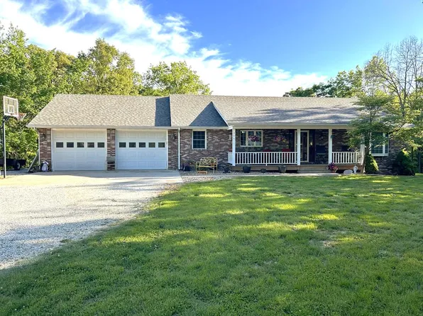 504 Sunset Dr, Macon, MO 63552