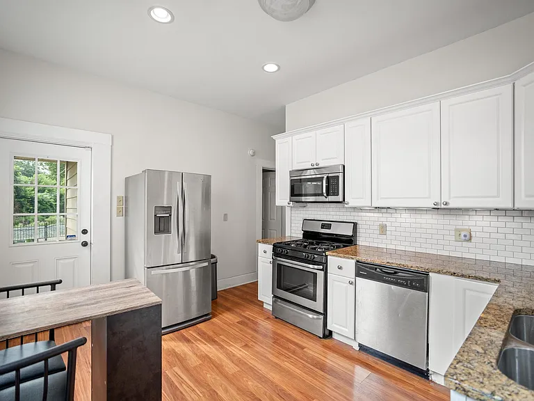 334 Walnut St — Photo 7