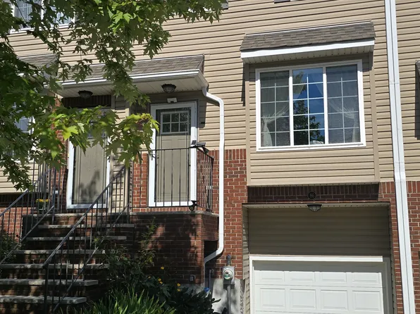 86 Burgundy Loop, Staten Island, NY 10304