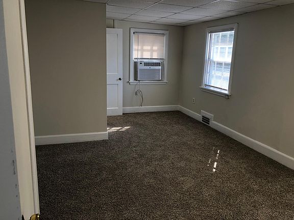 4th image of 18 E Lancaster Ave