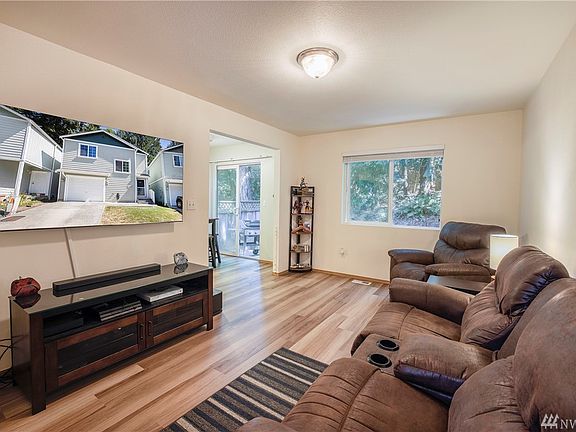 4th image of 1980 NE Green Glen Ln