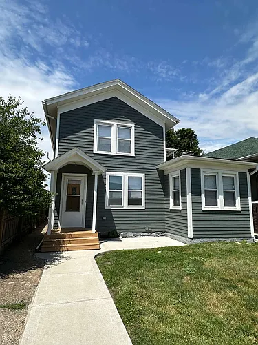 110 E Superior St #UPPER Photo 1