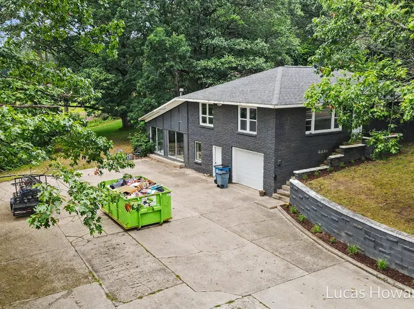 16597 152nd Ave, Spring Lake, MI 49456