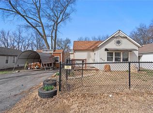 809 N 9th St, Leavenworth, KS 66048