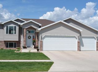 2858 Umber Ct S, Fargo, ND 58104