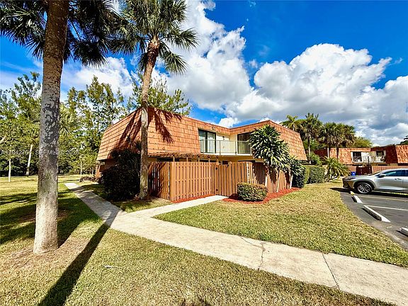 2nd image of 8453 N Coral Cir