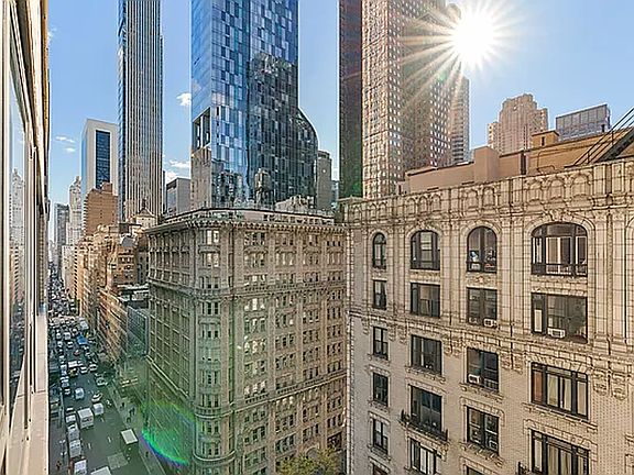 5th image of 200 Central Park S APT 19K