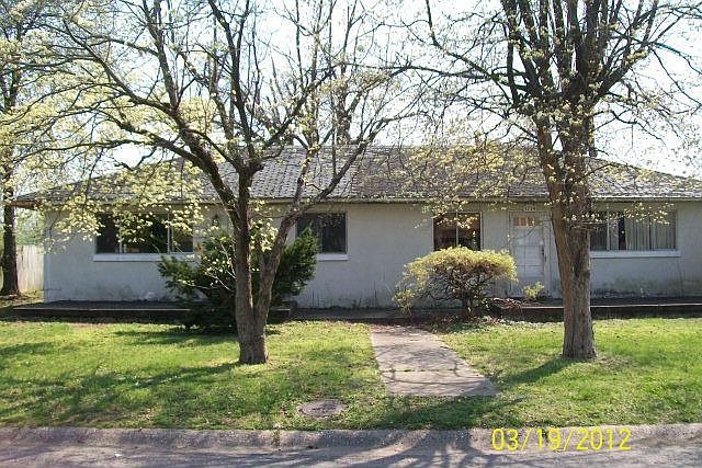 1st image of 1732 W 1st St