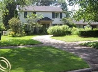 1153 Whittier Rd, Grosse Pointe Park, MI 48230