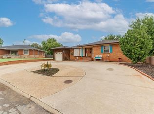 1030 Circle Dr, Clinton, OK 73601