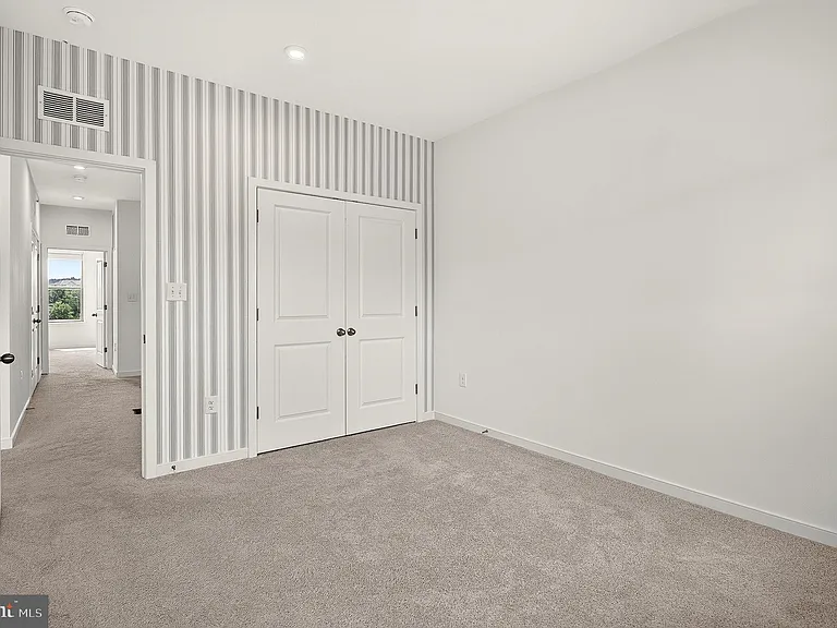20957 Bluebird Sq — Photo 33