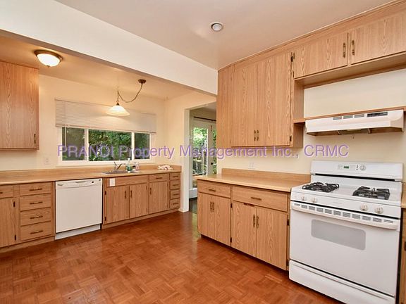 4th image of 445 E Blithedale Ave