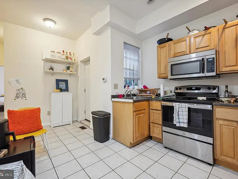 1521 Fontain St — Photo 12
