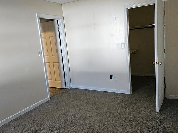 bedroom walk in closet
