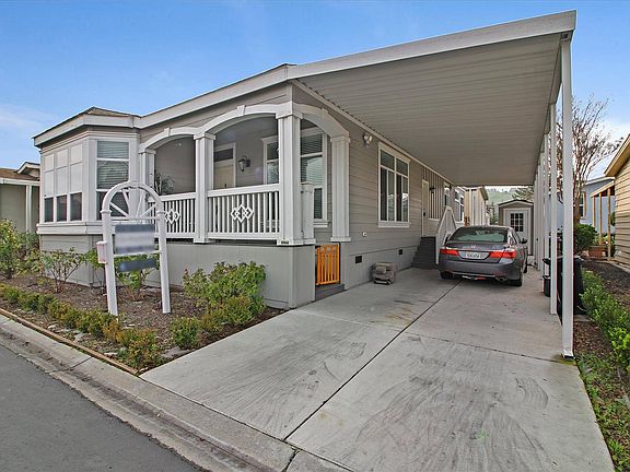 3rd image of 390 Chateau La Salle Dr