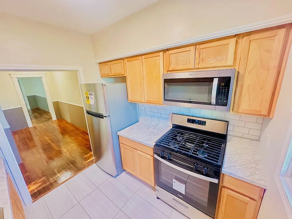 4 bed, 1300 sqft, $2,600 — Photo 4