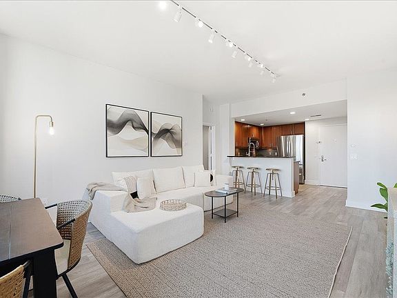 4th image of 800 Jackson St APT 506