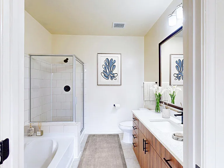 Signal Hill Apartment Homes — Photo 9