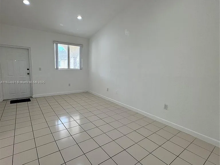 1536 SE 25th St #206 — Photo 10