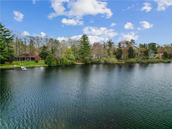 4 Pine Tree Ln, West Greenwich, RI 02817