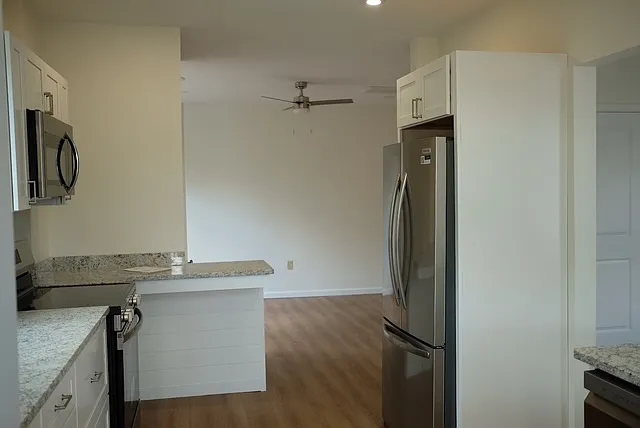 442 N Centre St — Photo 4