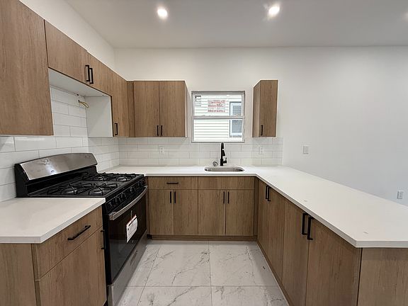 5th image of 69 Brookdale Ave #1L