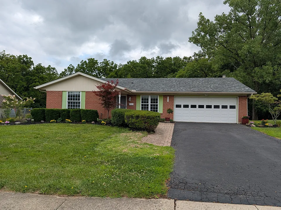 698 Liberty Ln
