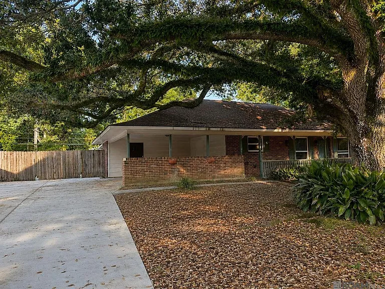 431 Gloria Dr — Photo 1
