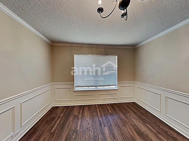 512 Hamlet Dr — Photo 4