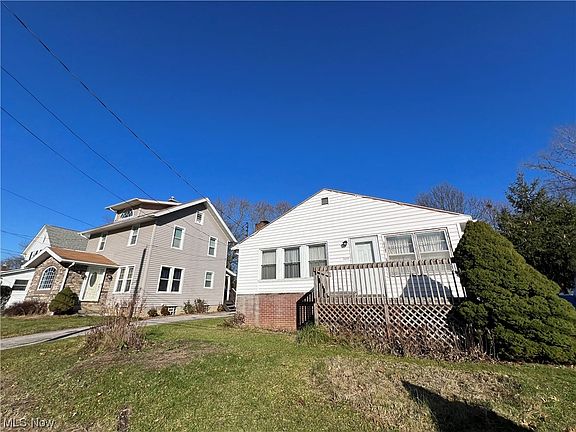 2nd image of 2645 Maplewood St