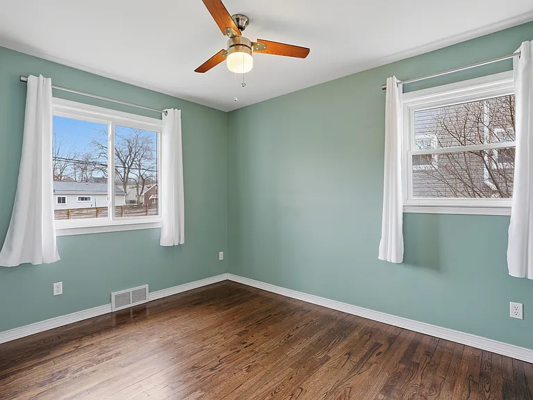 831 Loyola Dr — Photo 27