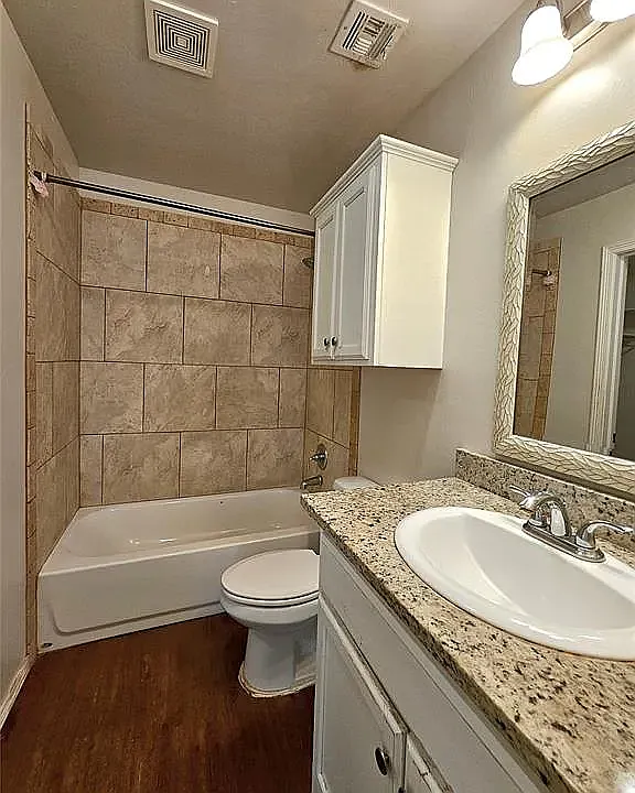 3 bed, 1280 sqft, $1,700 — Photo 4