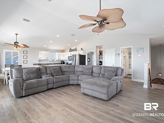 2nd image of 1217 W Lagoon Ave