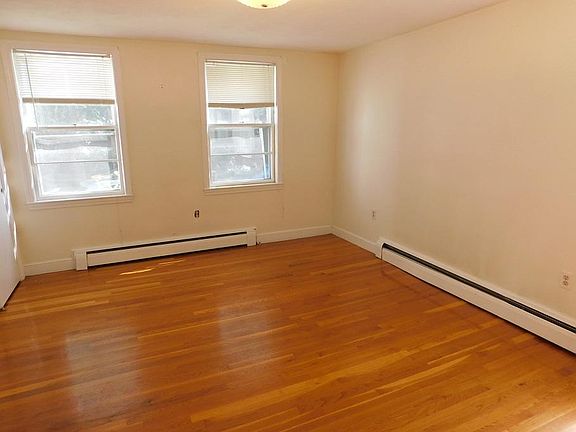4th image of 7 Kinnaird St #1