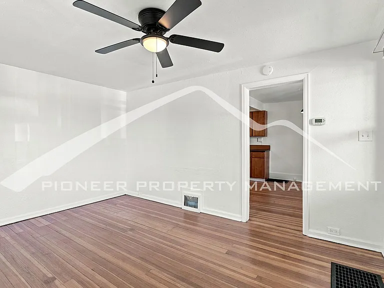 2503 Benton St — Photo 6