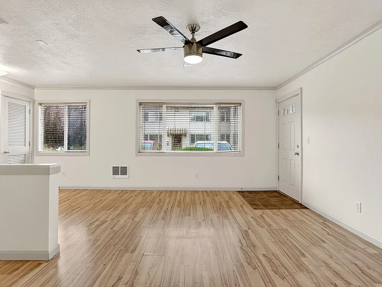 8950 N Kellogg St #15 — Photo 10