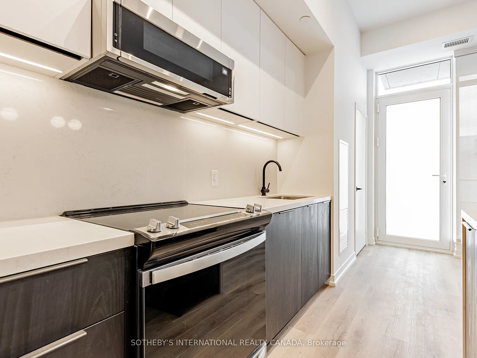 2 bed, $4,510 — Photo 4