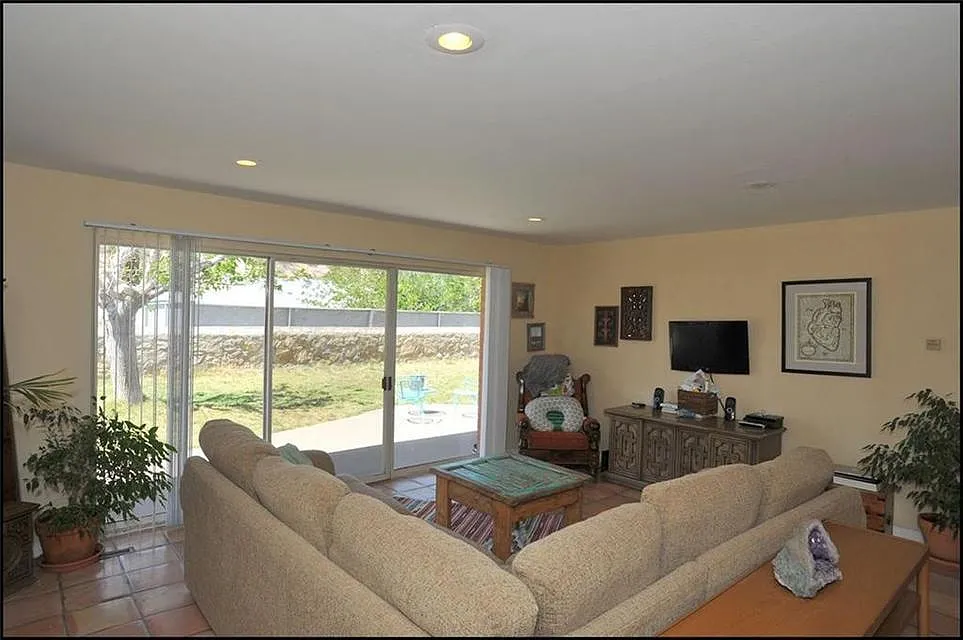 4 bed, 1950 sqft, $1,850 — Photo 2