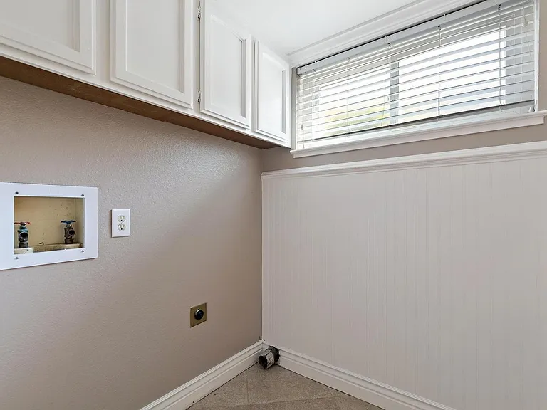 850 Rose Dr — Photo 15