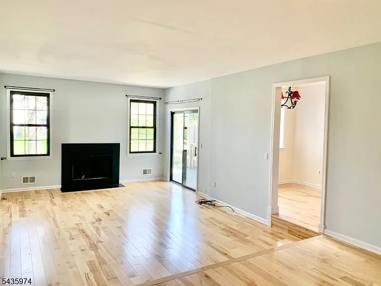 305 Marten Rd — Photo 4