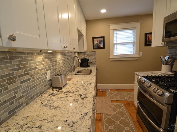 6841 Roe Street Kitchen