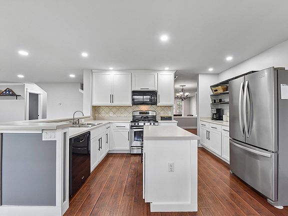 3rd image of 3821 Tailfeather Dr