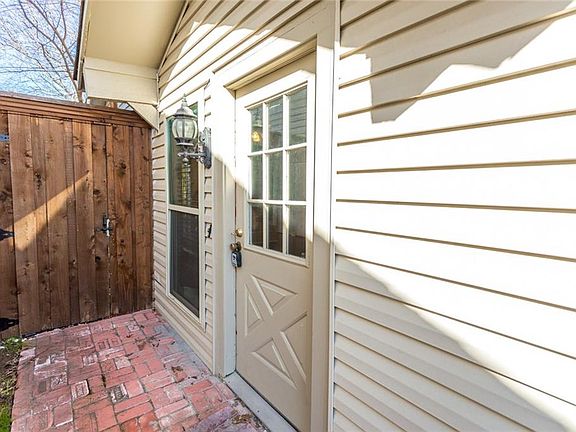 5th image of 5019 Burlingame Dr