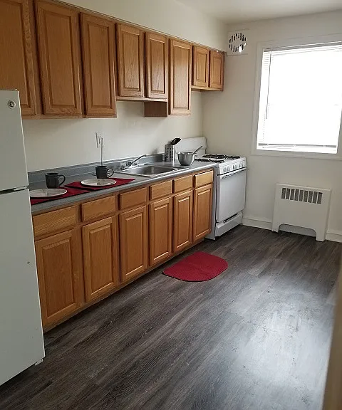 Falls Court Apartments — Photo 6