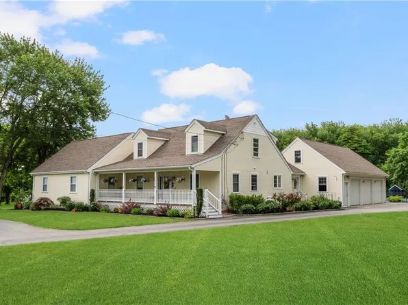 55 Schoolhouse Rd, Warren, RI 02885